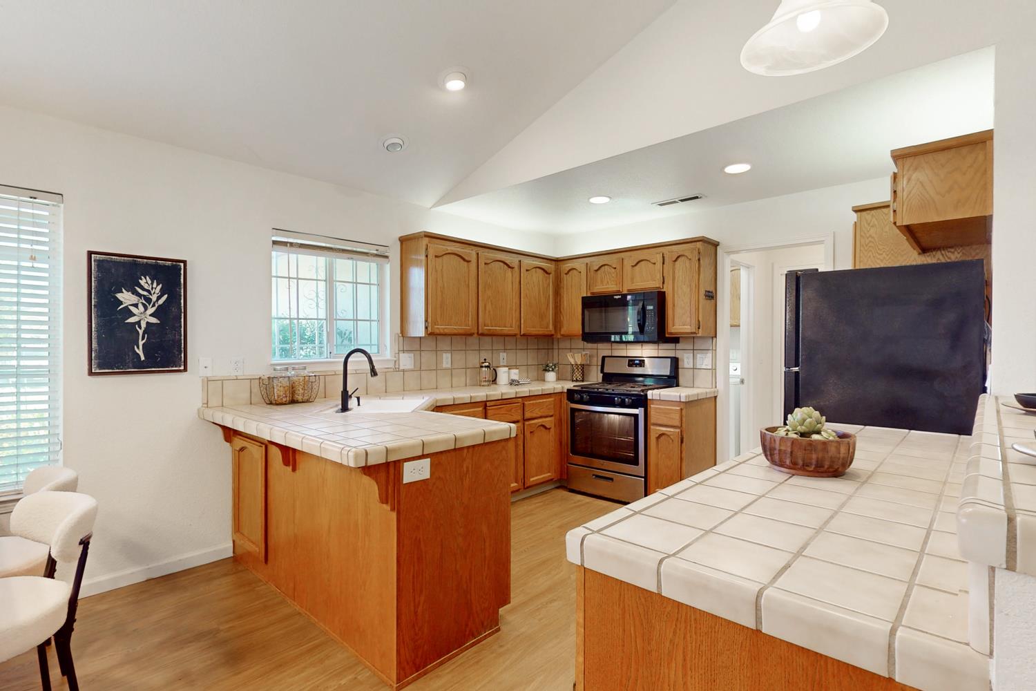 Donald Court, Yuba City, California image 10