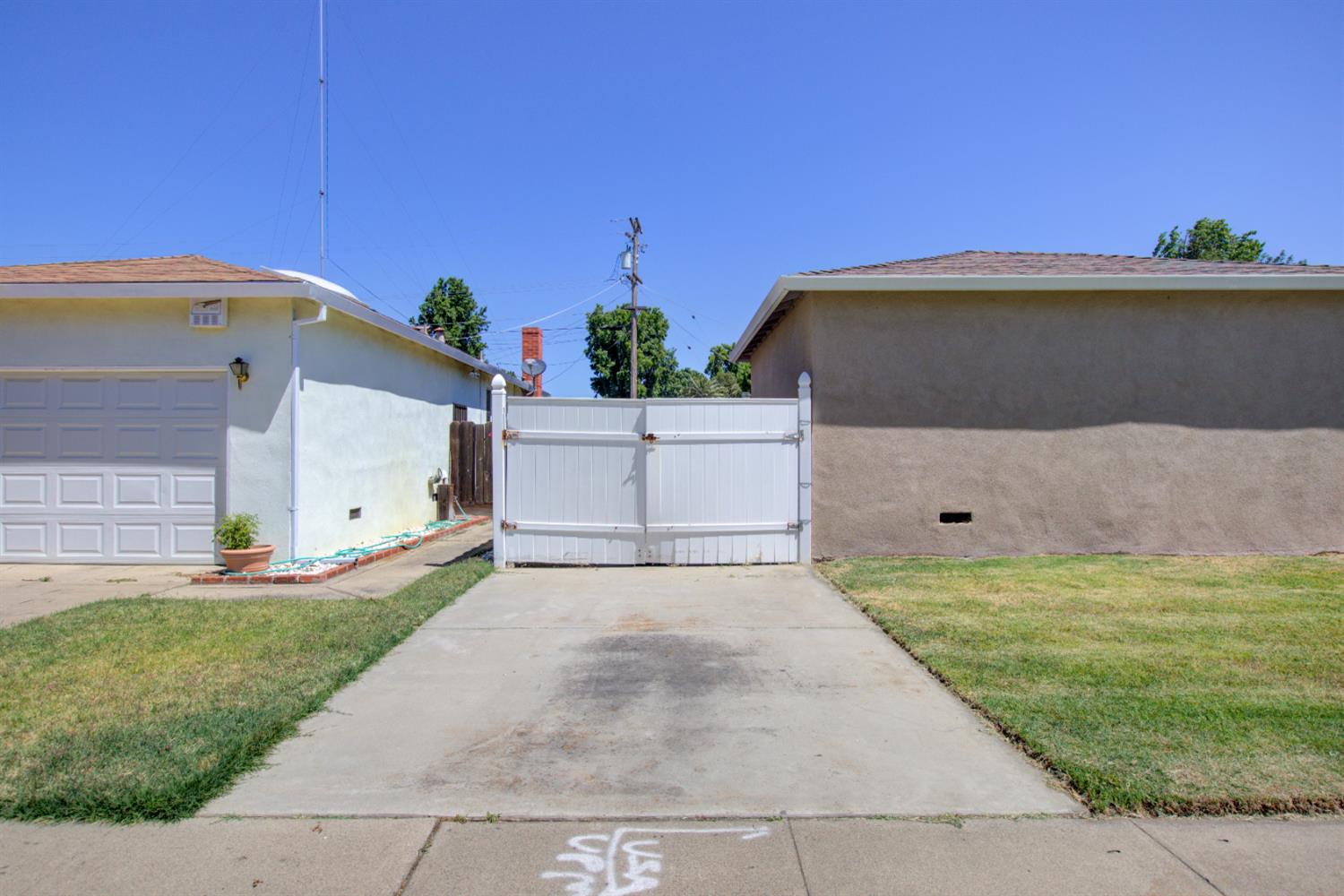 Kingsbury Avenue, Modesto, California image 38
