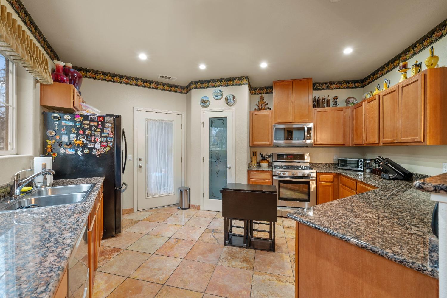 Photo #4: 225068251 Listing: Photo #4