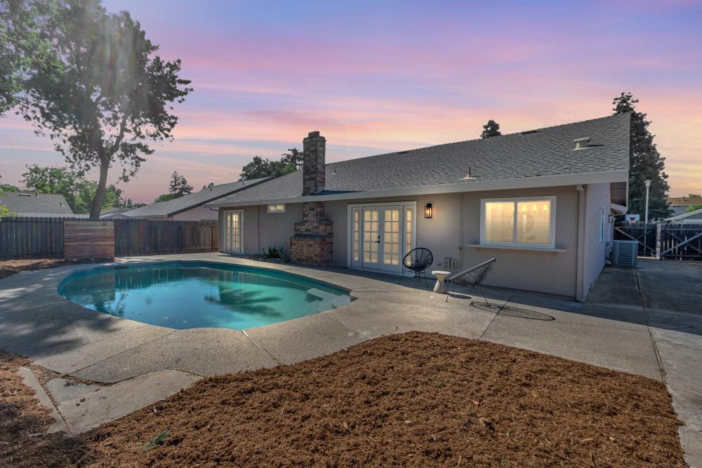 Meadowsweet Way, Elk Grove, California image 2