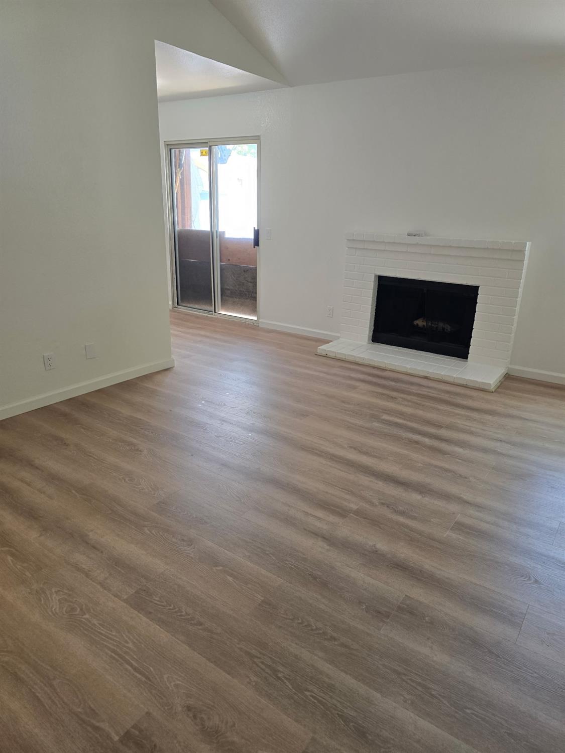Photo #4: 225067383 Listing: Photo #4