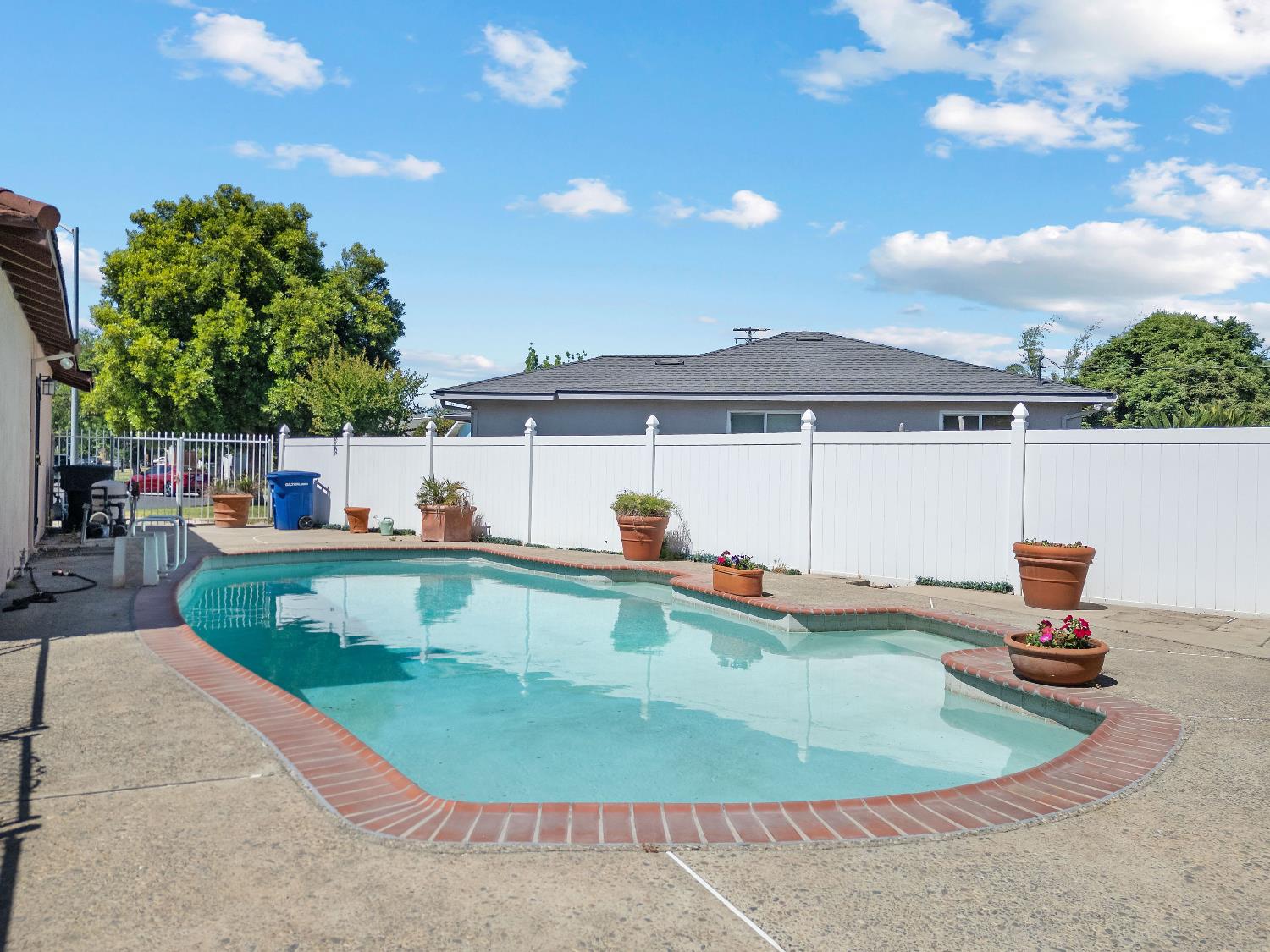 Lisa Court, Modesto, California image 31