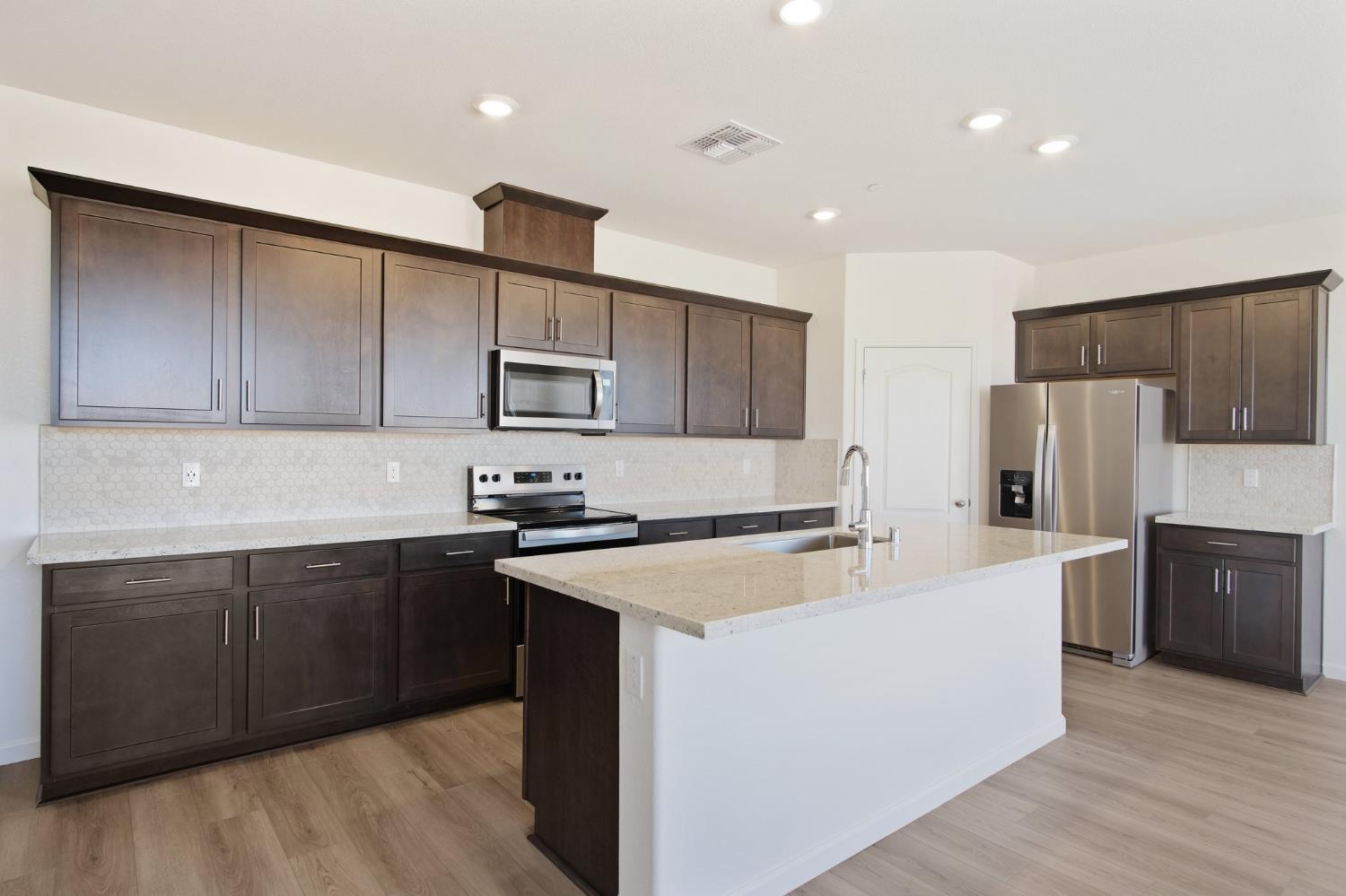 Hedaro Place, Manteca, California image 8