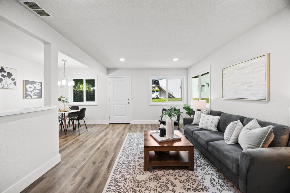 Photo #2: 225068169 Listing 