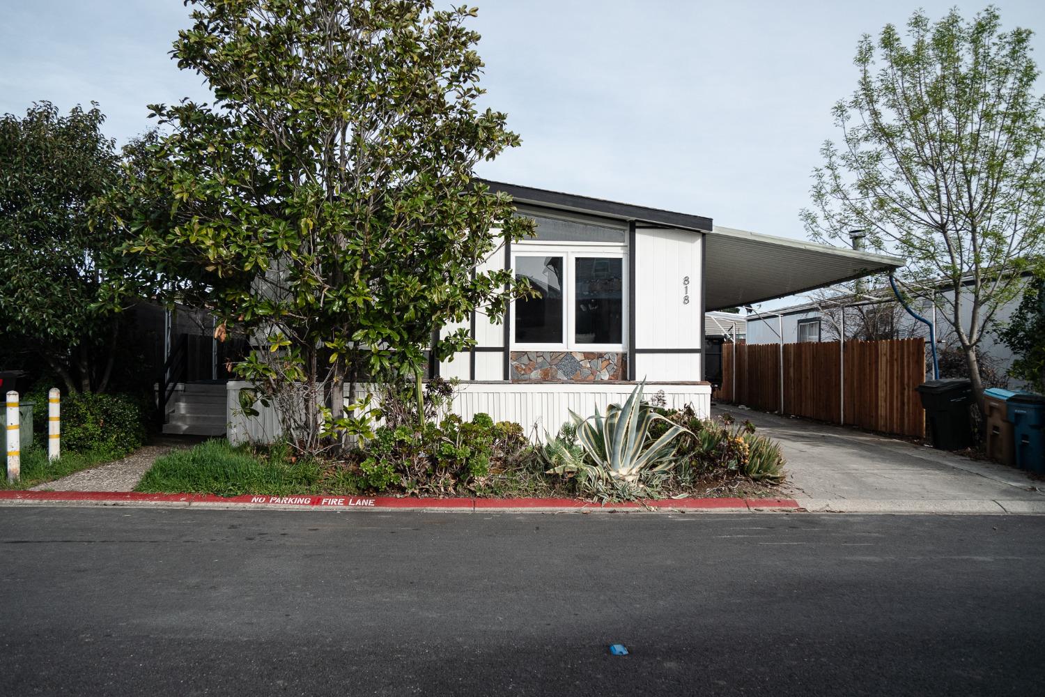 Detail Gallery Image 1 of 25 For 818 Dobrich Cir, Pittsburg,  CA 94565 - 2 Beds | 2 Baths