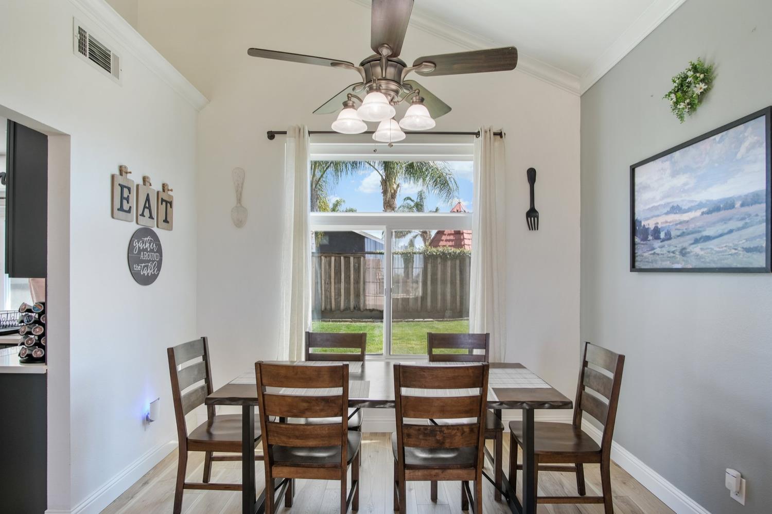 Bradford Court, Delhi, California image 8