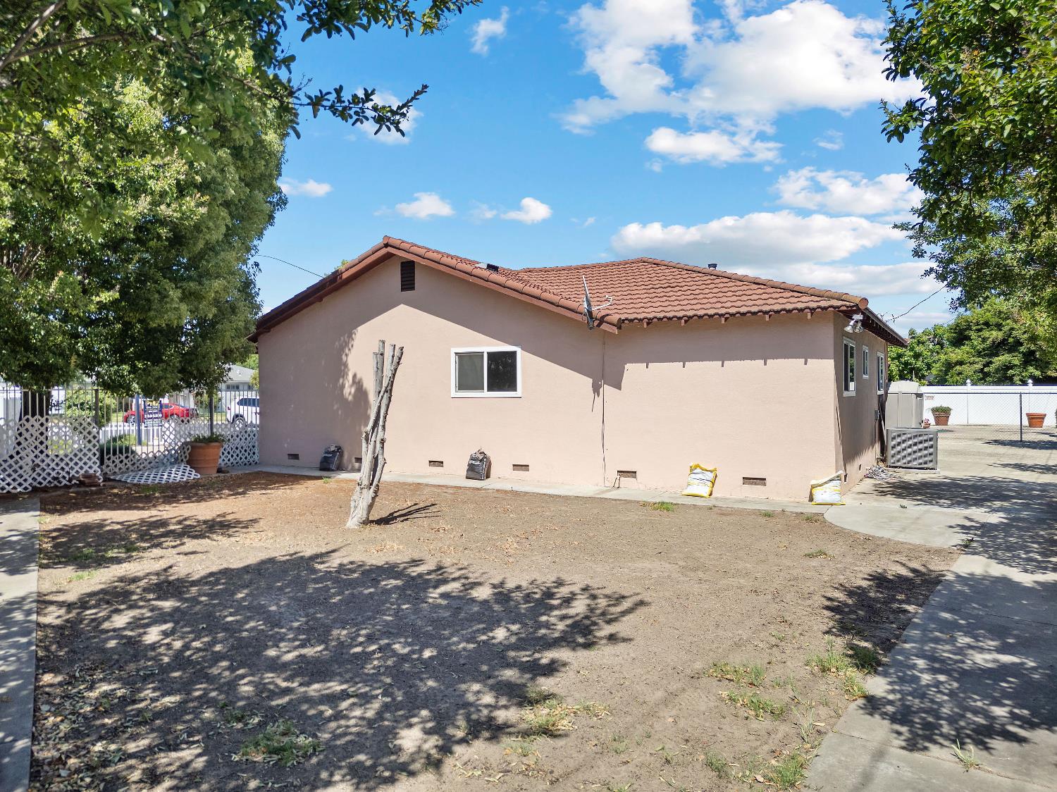 Lisa Court, Modesto, California image 33