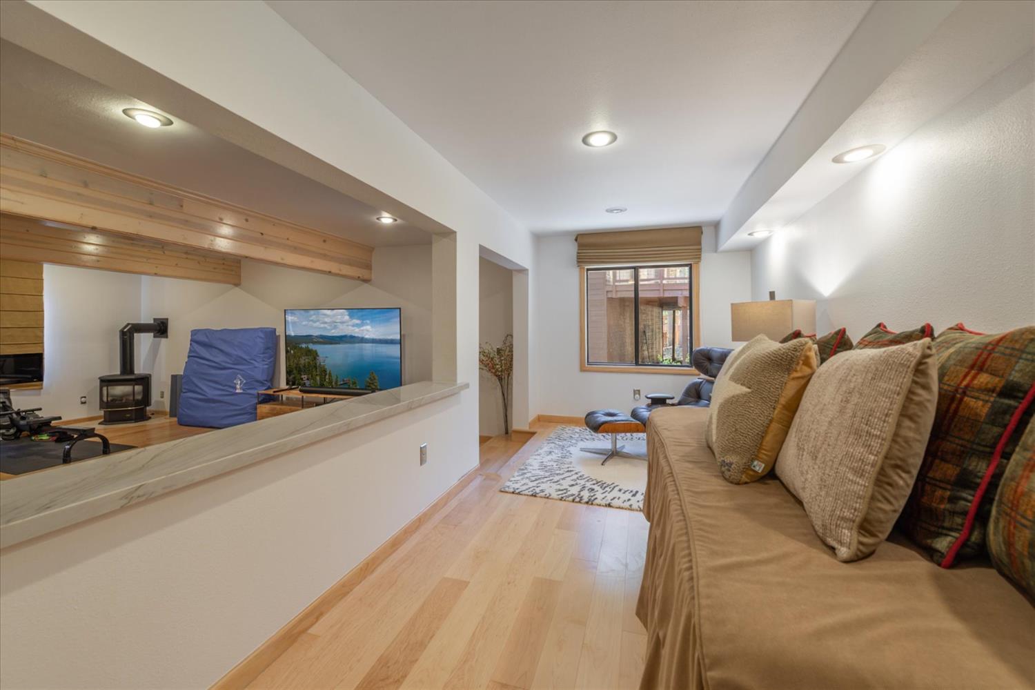 Falcon Point Place, Truckee, California image 44