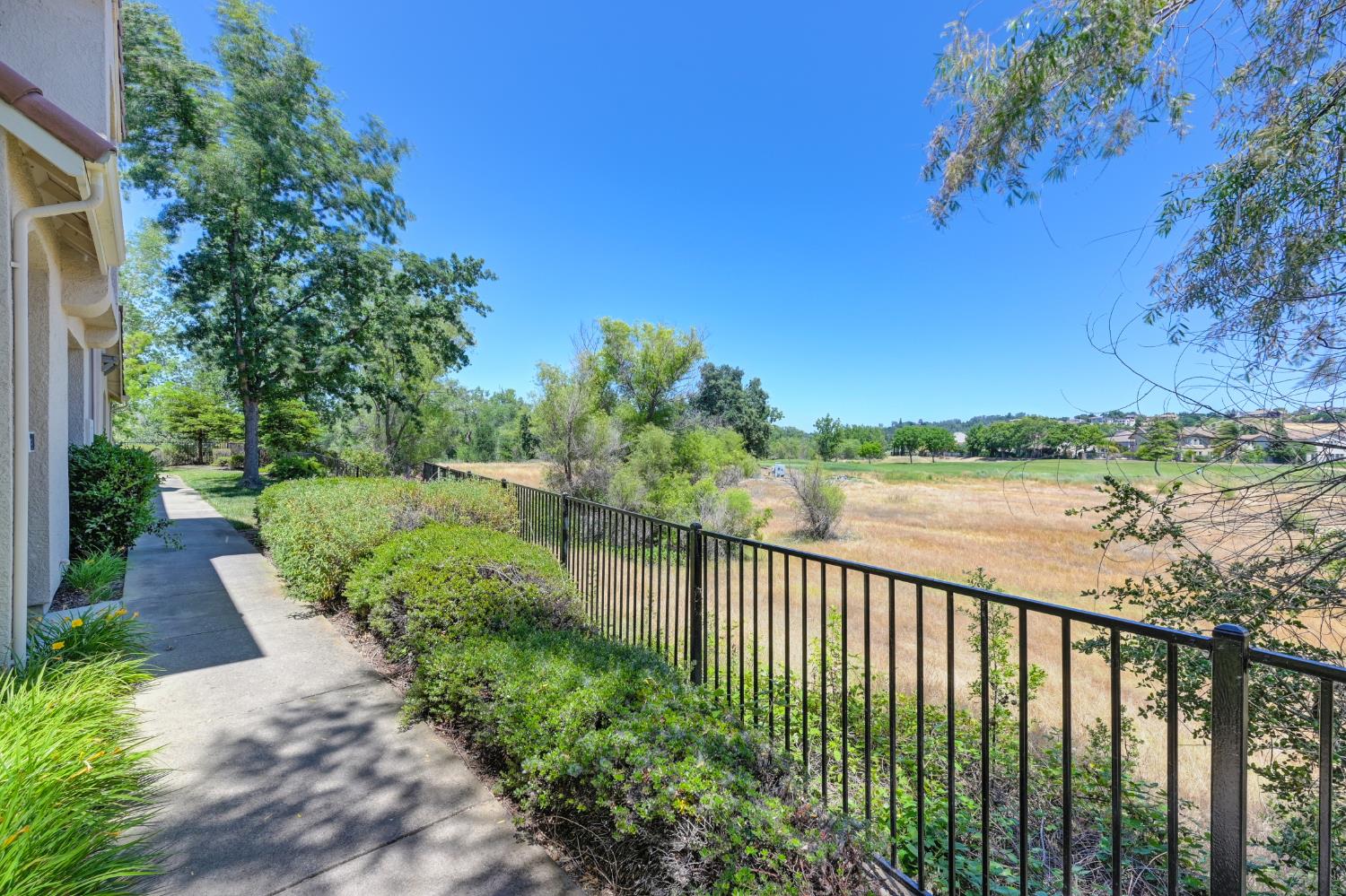 Photo #2: 225067967 Listing 