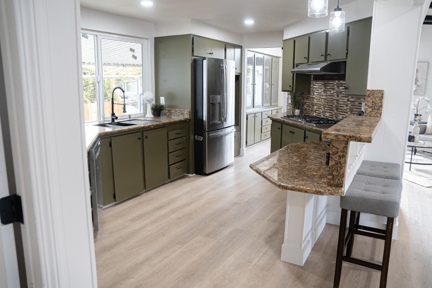 Detail Gallery Image 6 of 25 For 818 Dobrich Cir, Pittsburg,  CA 94565 - 2 Beds | 2 Baths