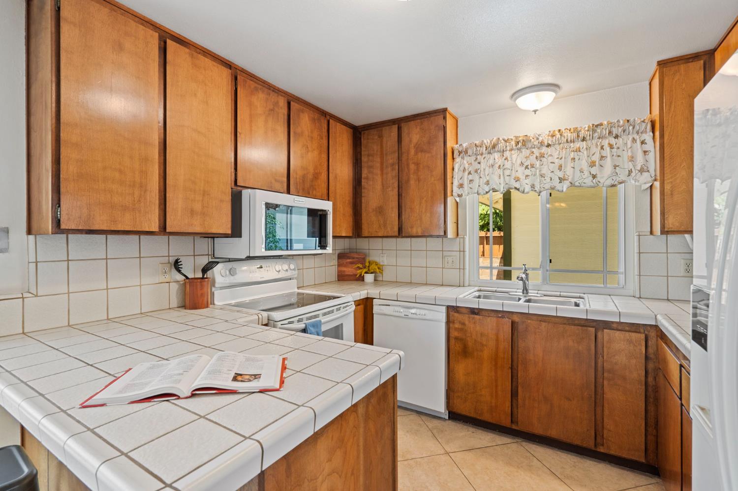 Casa Grande Avenue, Rocklin, California image 7