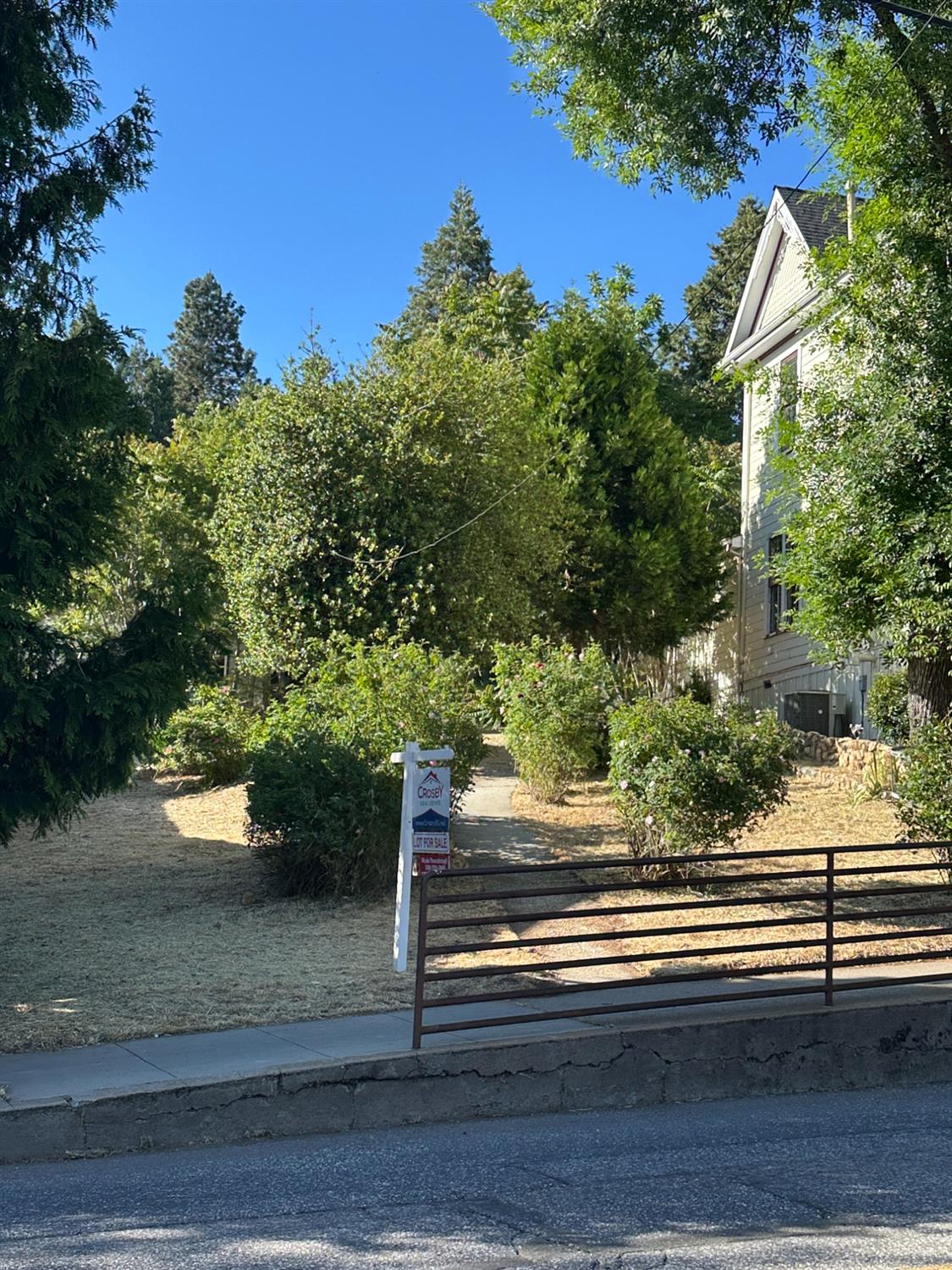 E Main Street, Grass Valley, California image 33