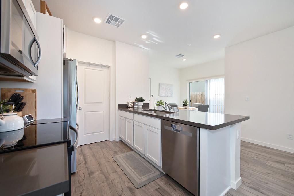 Molino Circle, Roseville, California image 8