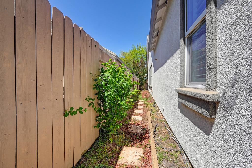 Benton Loop, Roseville, California image 34