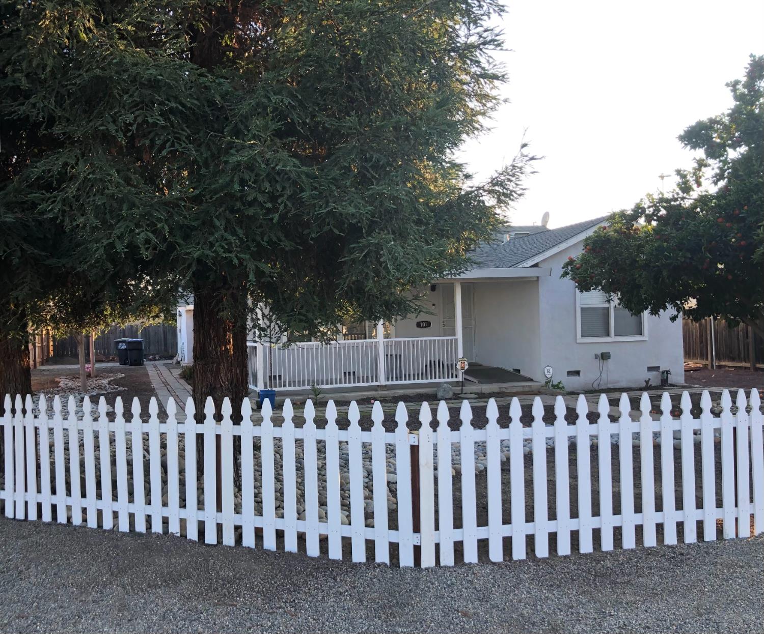 W Howard, Visalia, California image 1