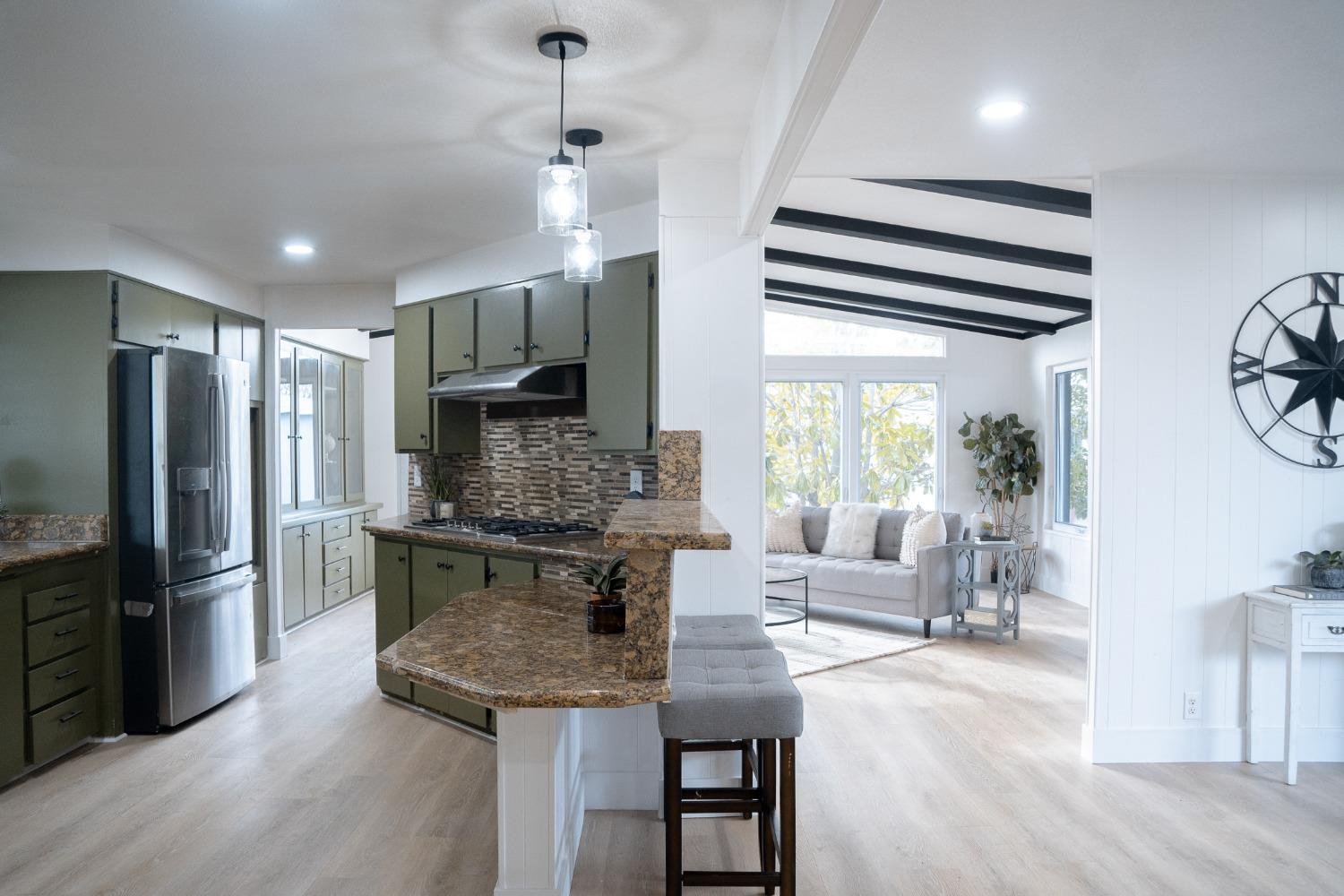 Detail Gallery Image 5 of 25 For 818 Dobrich Cir, Pittsburg,  CA 94565 - 2 Beds | 2 Baths