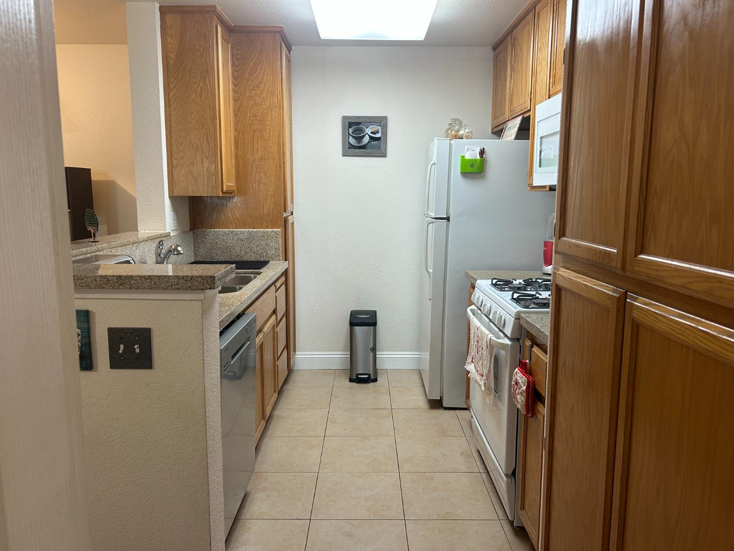 Photo #6: 225068511 Listing: Photo #6
