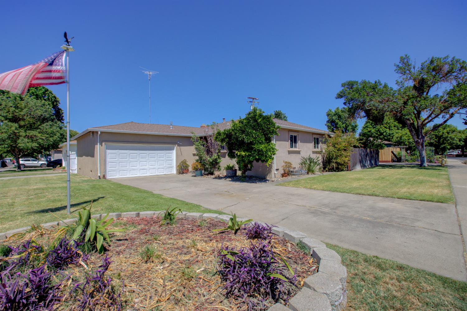 Kingsbury Avenue, Modesto, California image 36