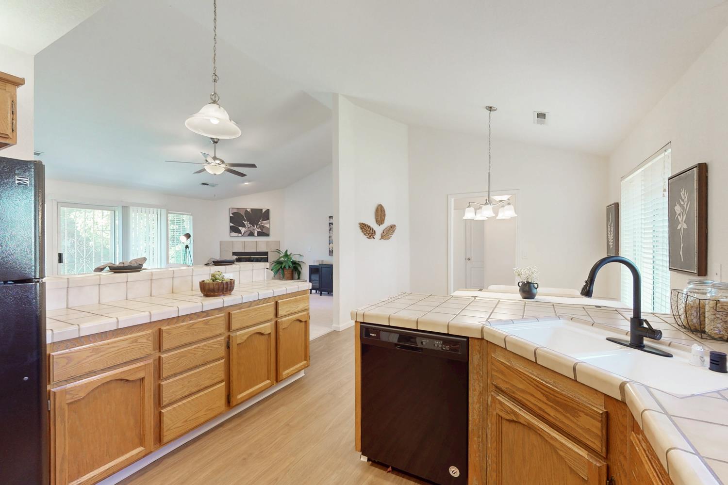 Donald Court, Yuba City, California image 18