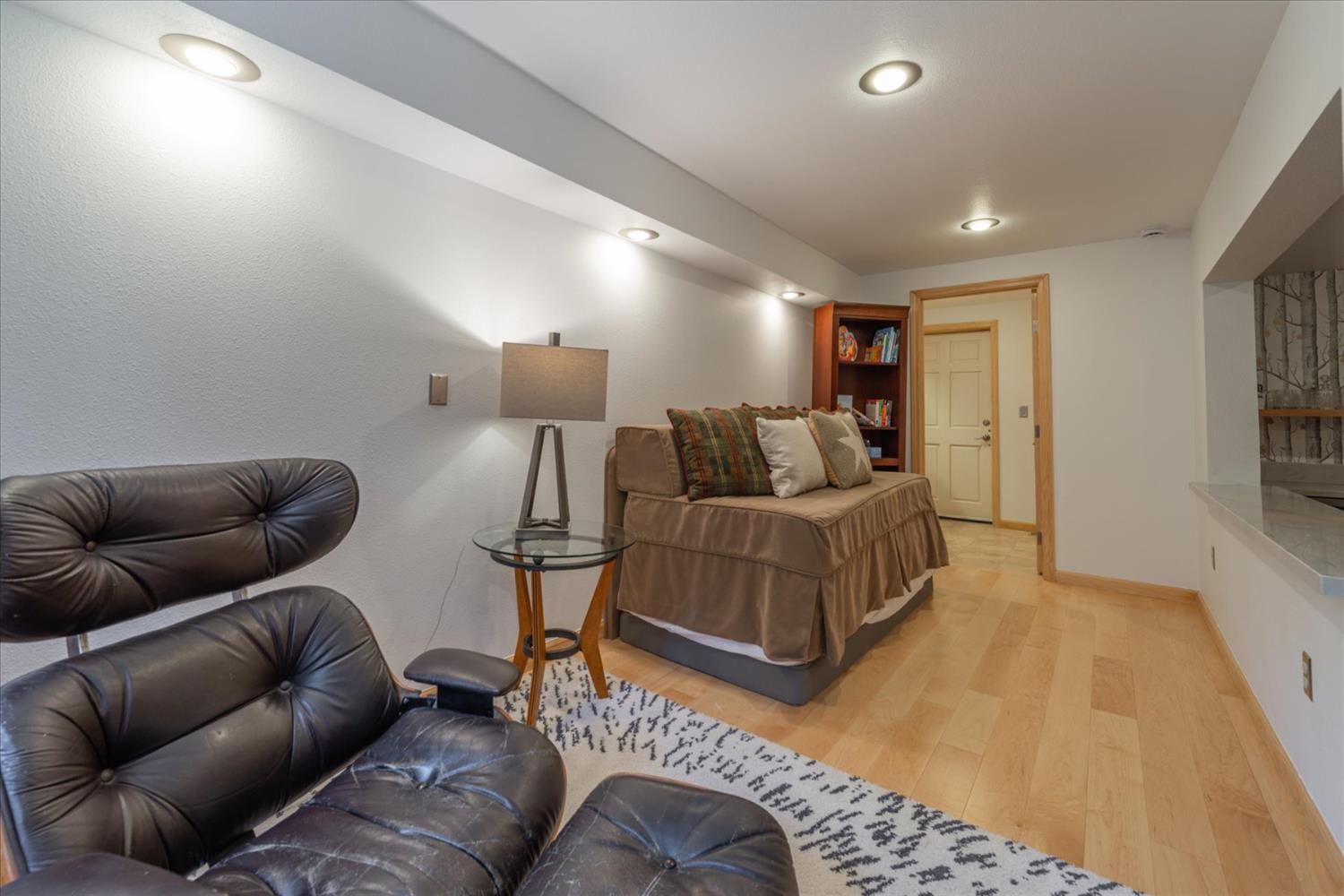 Falcon Point Place, Truckee, California image 42