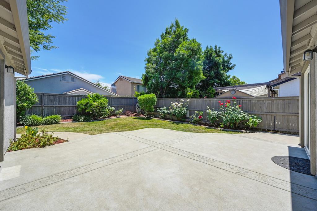 Azalea Garden Way, Rancho Cordova, California image 34