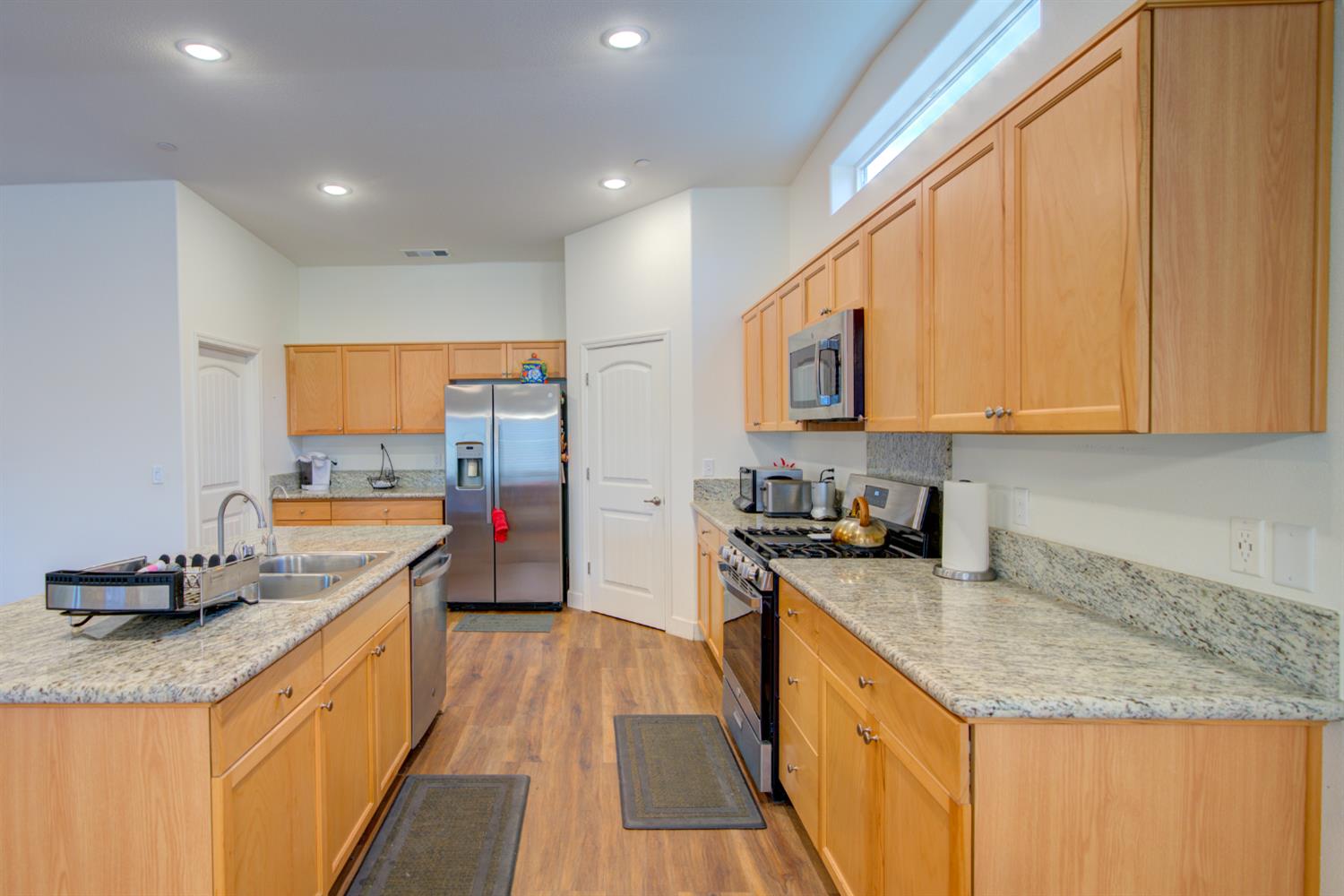 Roma Street, Madera, California image 8