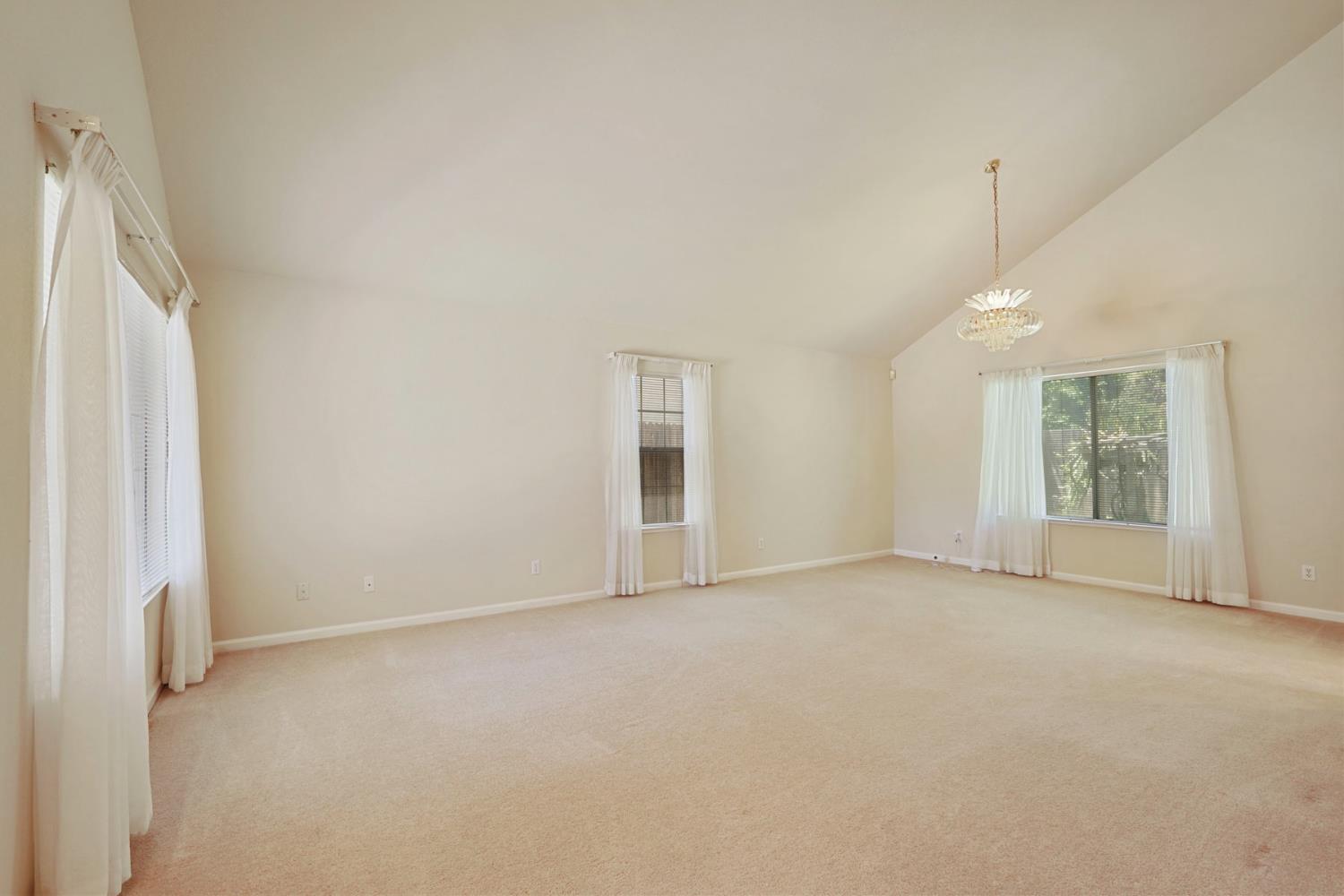 Detail Gallery Image 8 of 50 For 1053 L Aloutte Way, Sacramento,  CA 95831 - 4 Beds | 3 Baths