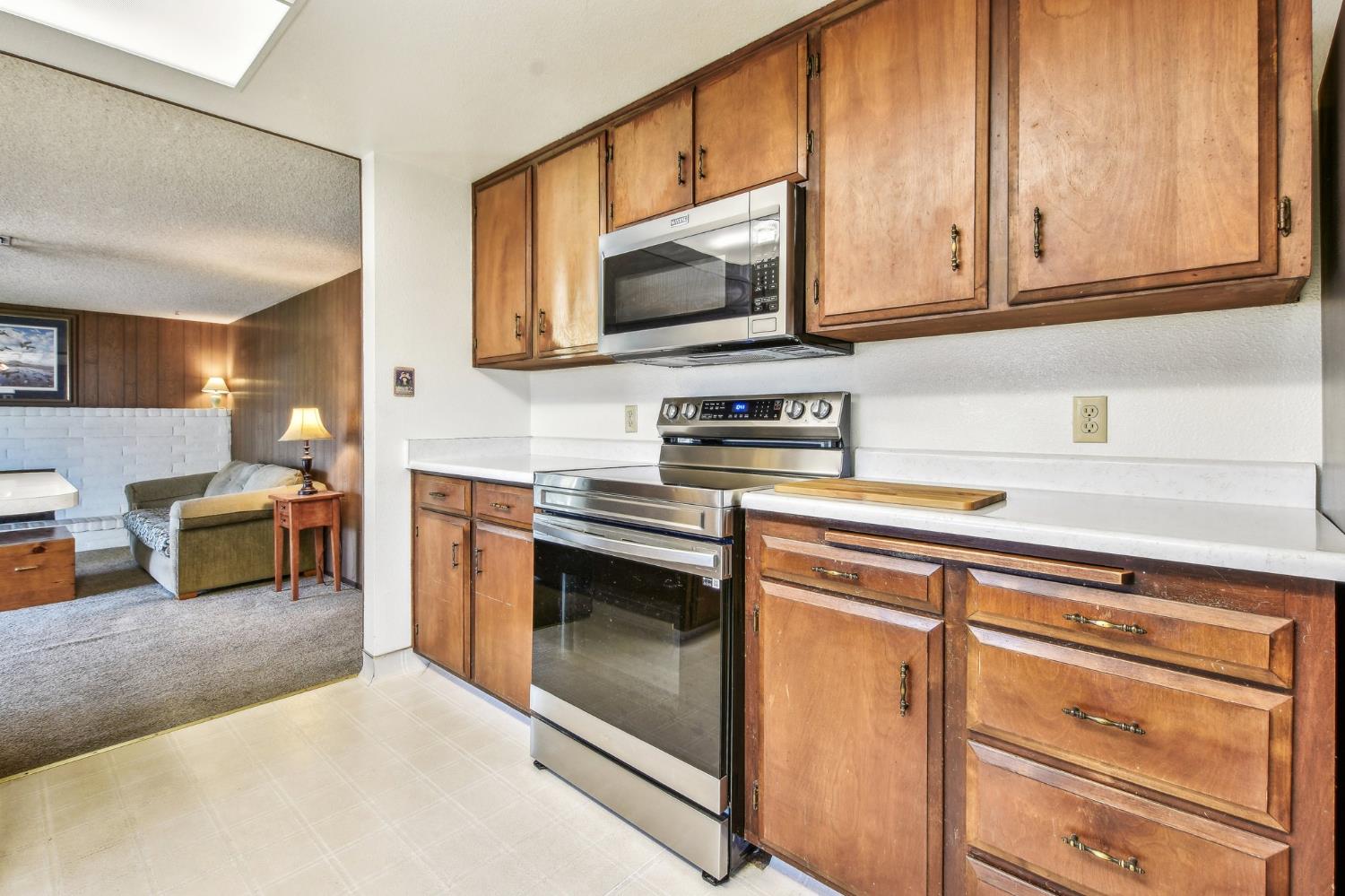 Elm Avenue, Galt, California image 8