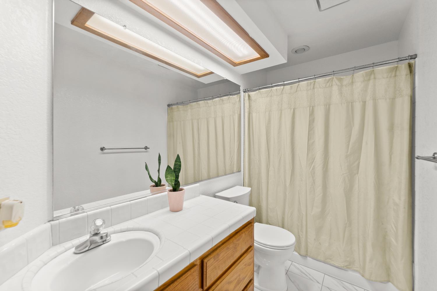 Van Eeden Court, Stockton, California image 45