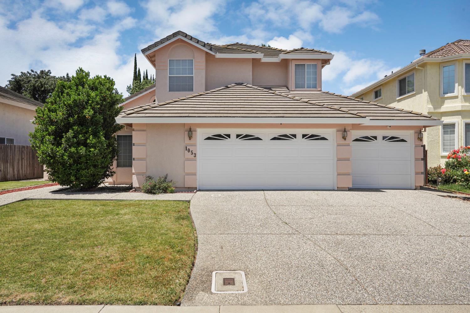 Detail Gallery Image 2 of 50 For 1053 L Aloutte Way, Sacramento,  CA 95831 - 4 Beds | 3 Baths