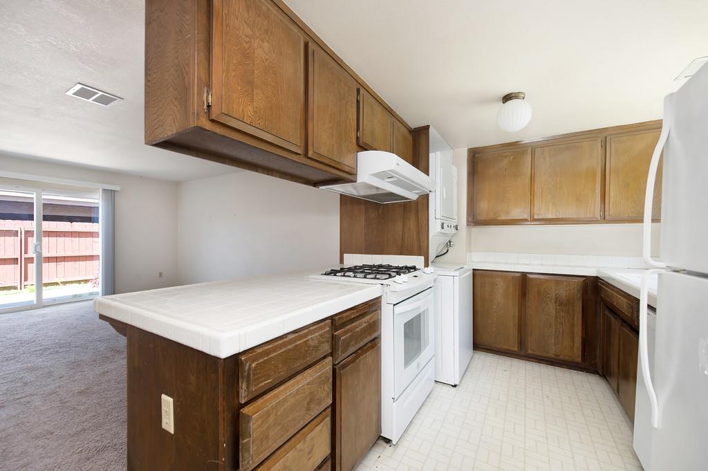 Photo #5: 225061030 Listing: Photo #5