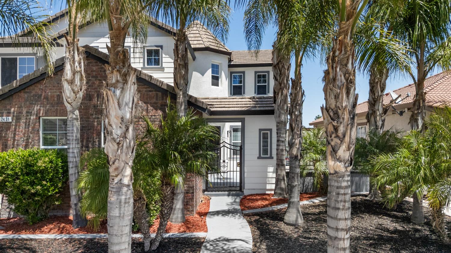 Detail Gallery Image 5 of 82 For 2431 Ogden Sannazor Ct, Tracy,  CA 95377 - 6 Beds | 4/1 Baths