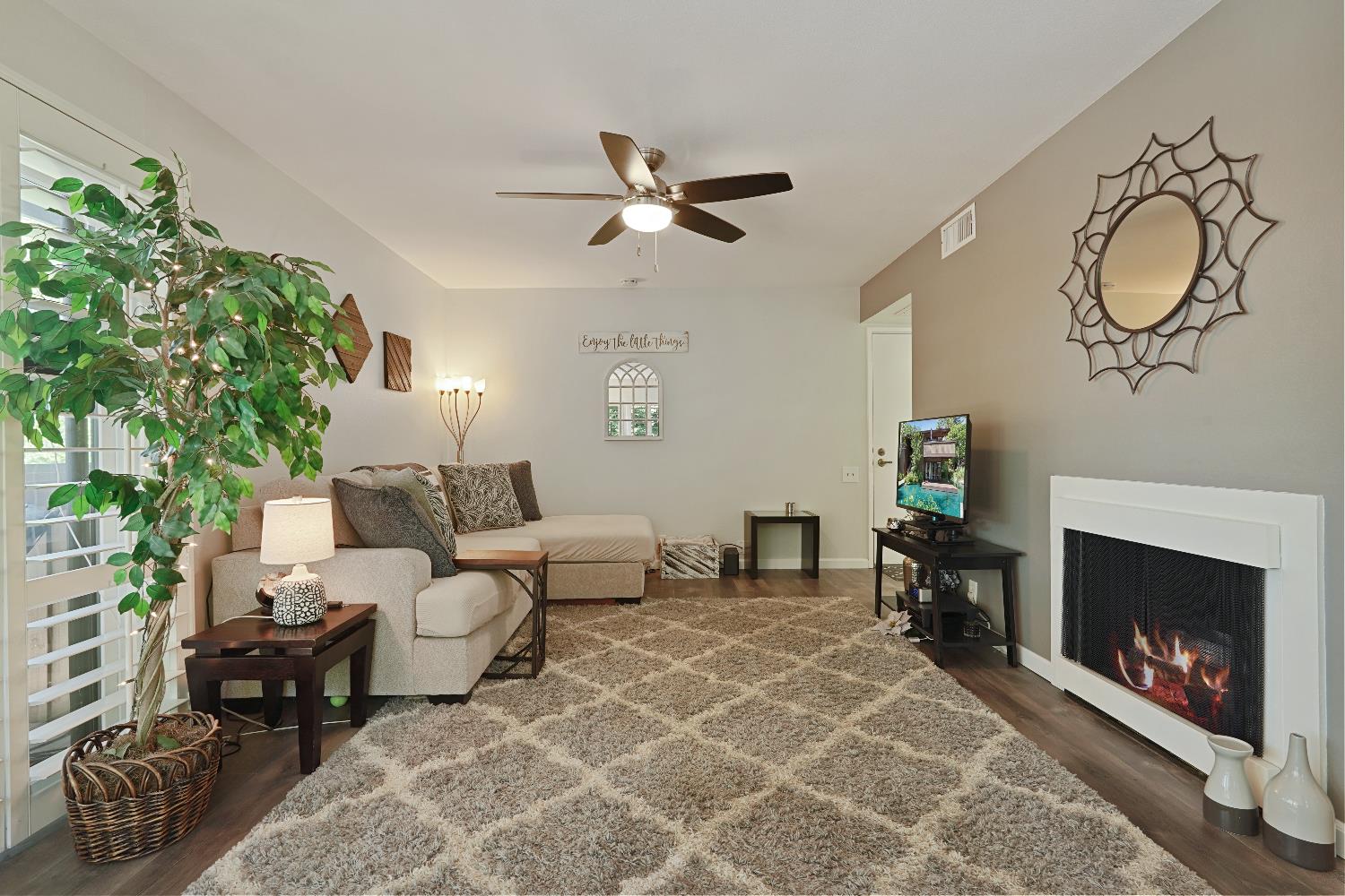 Photo #5: 225067869 Listing: Photo #5