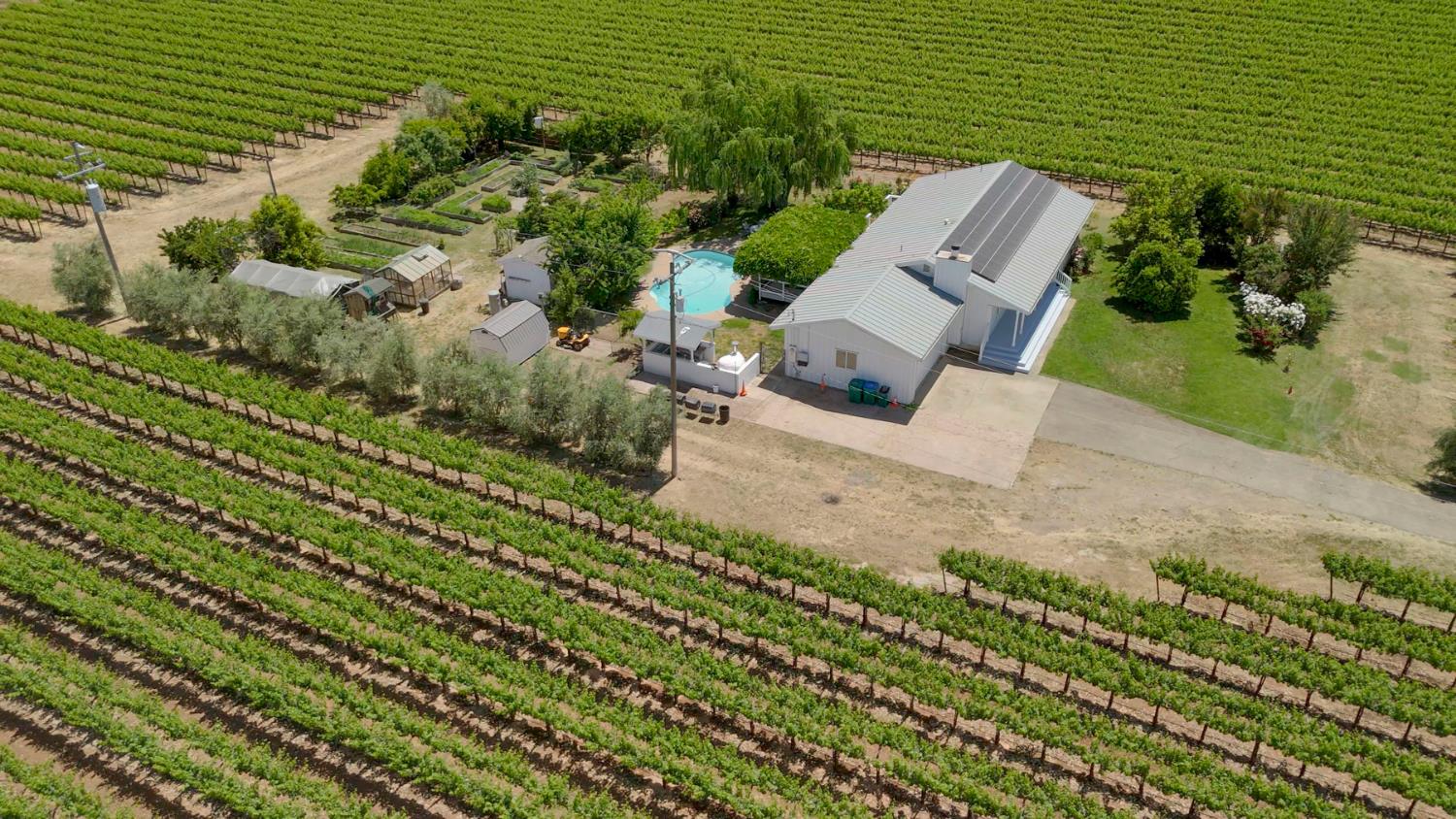 N Linn, Acampo, California image 1