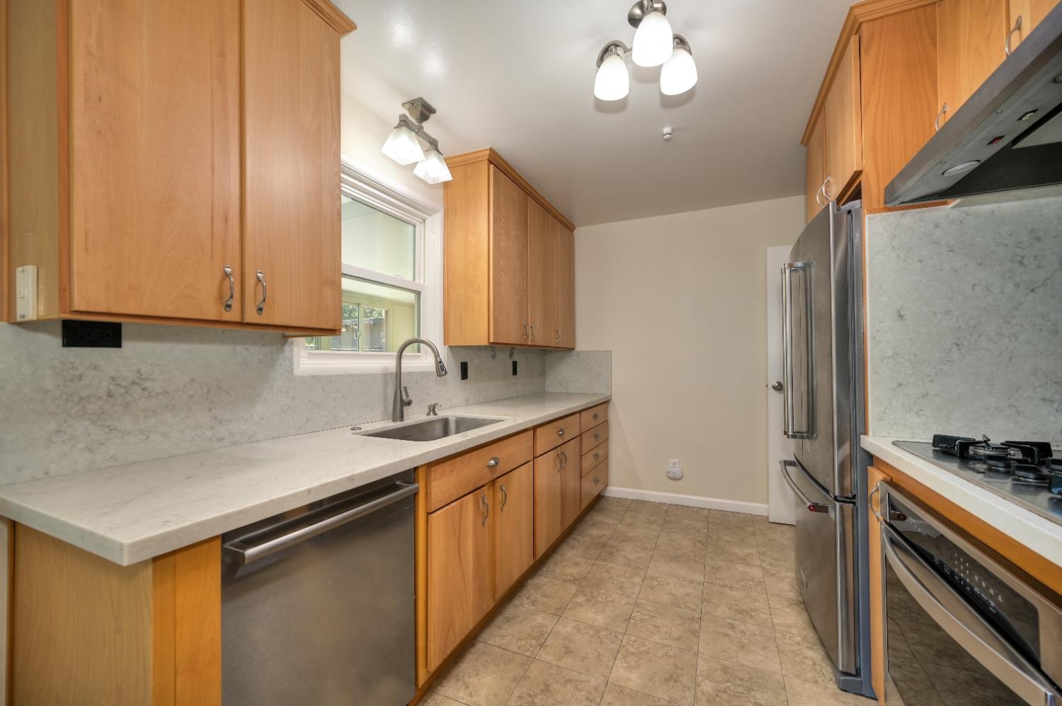 Clark Court, Pinole, California image 7