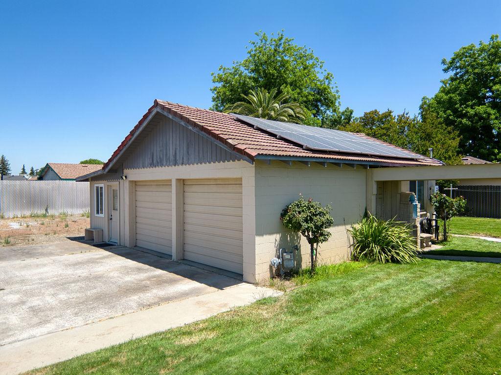 Vine Avenue, Escalon, California image 6