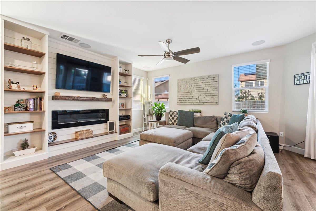 Encore Way, Roseville, California image 9