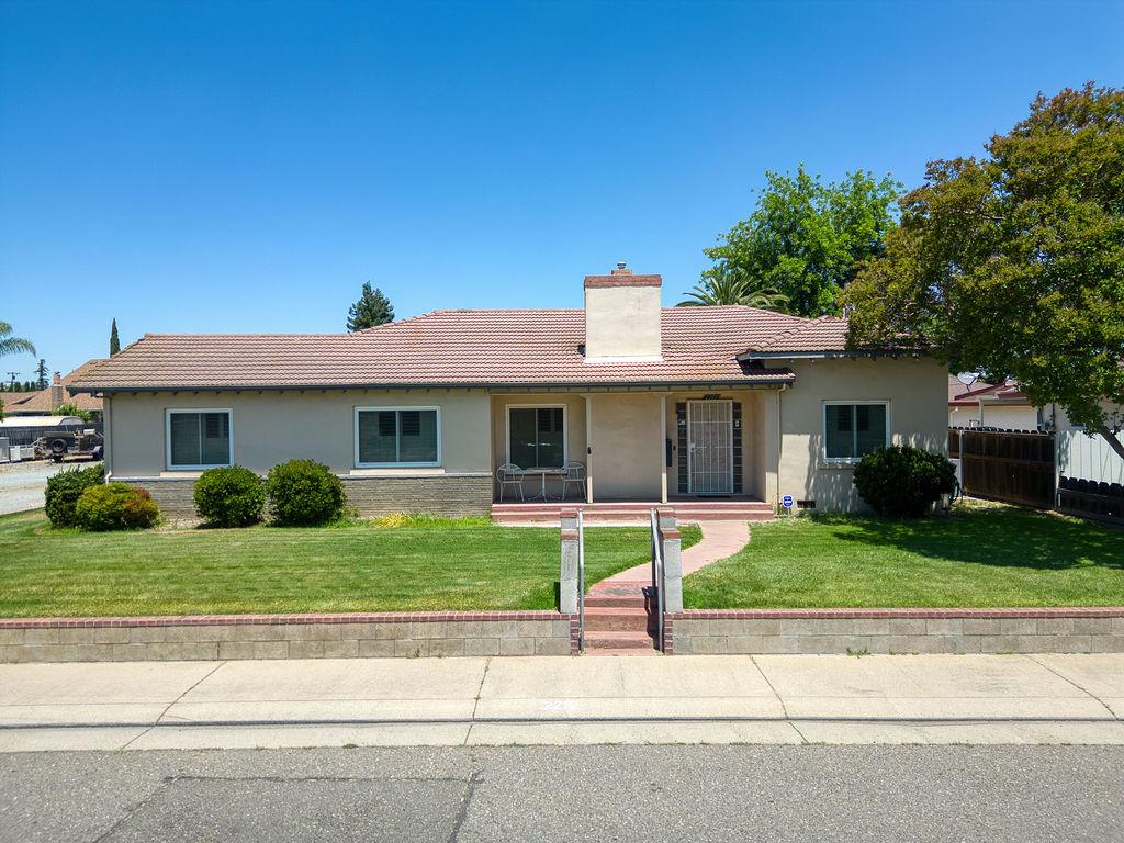 Vine Avenue, Escalon, California image 1