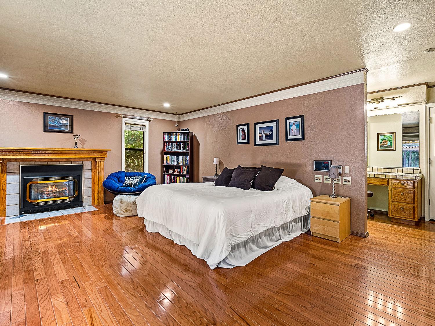 Laron Court, Stockton, California image 13