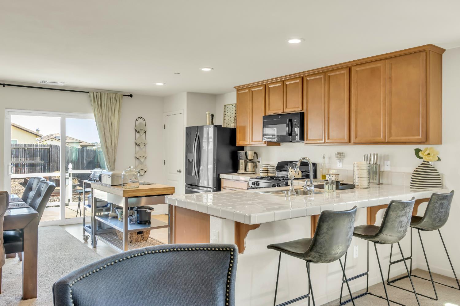 Sierra Bluff Street, Olivehurst, California image 14