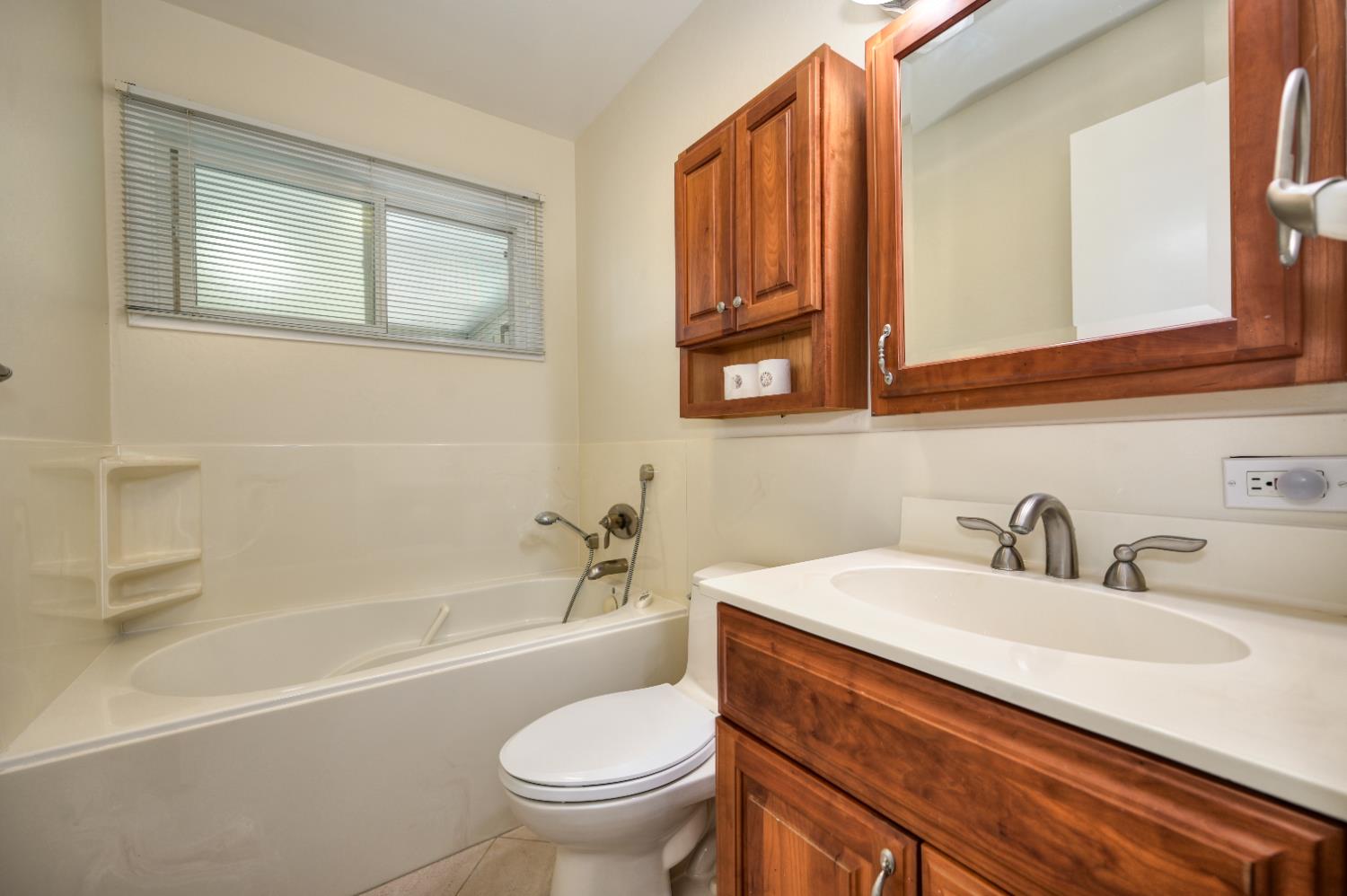 Clark Court, Pinole, California image 16