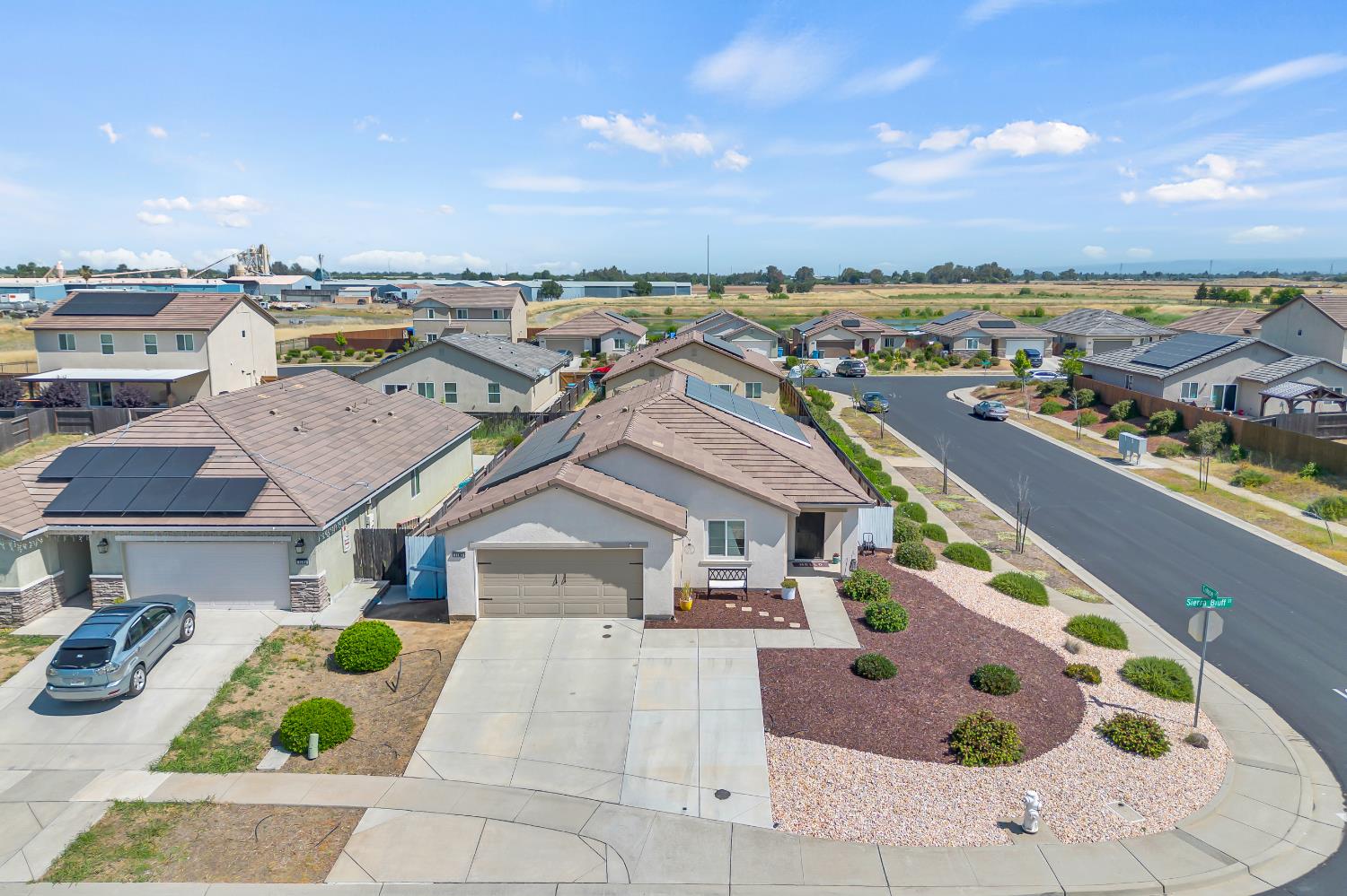 Sierra Bluff Street, Olivehurst, California image 46