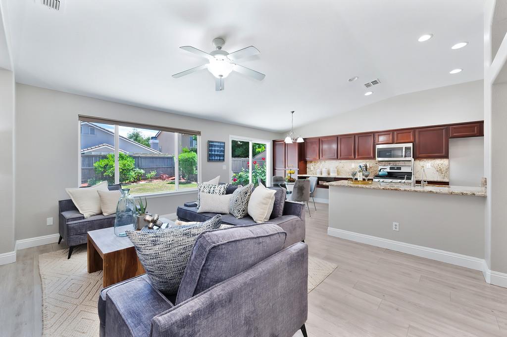 Azalea Garden Way, Rancho Cordova, California image 20