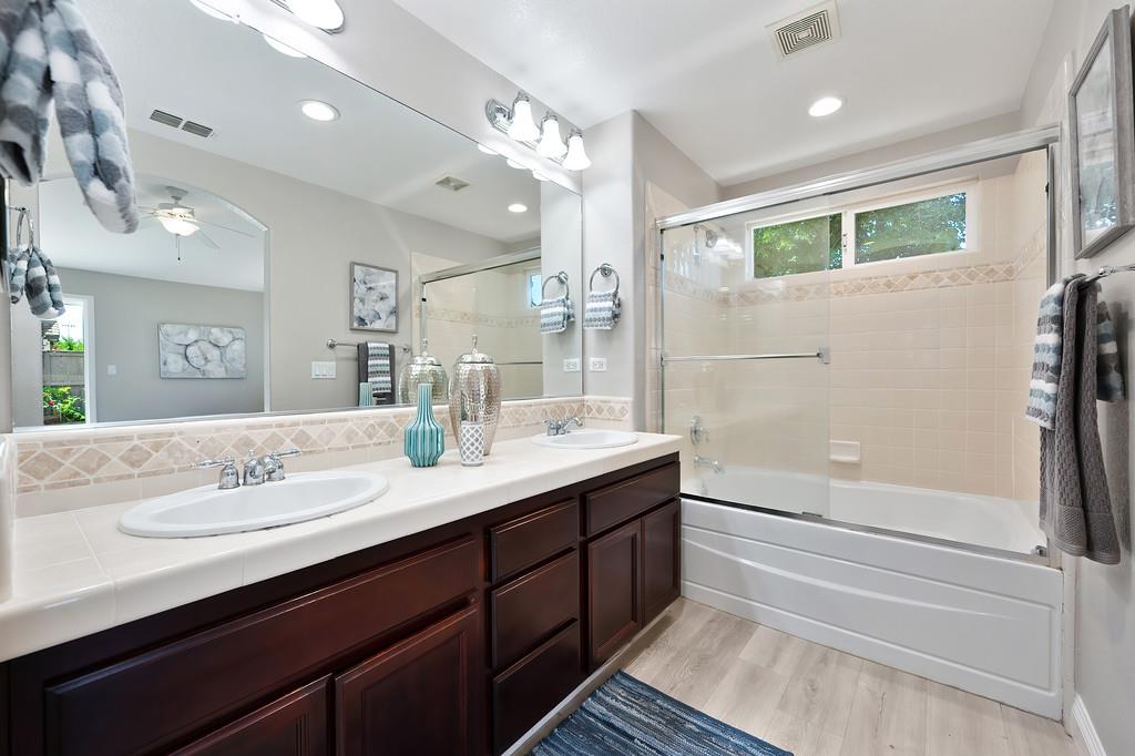 Azalea Garden Way, Rancho Cordova, California image 26