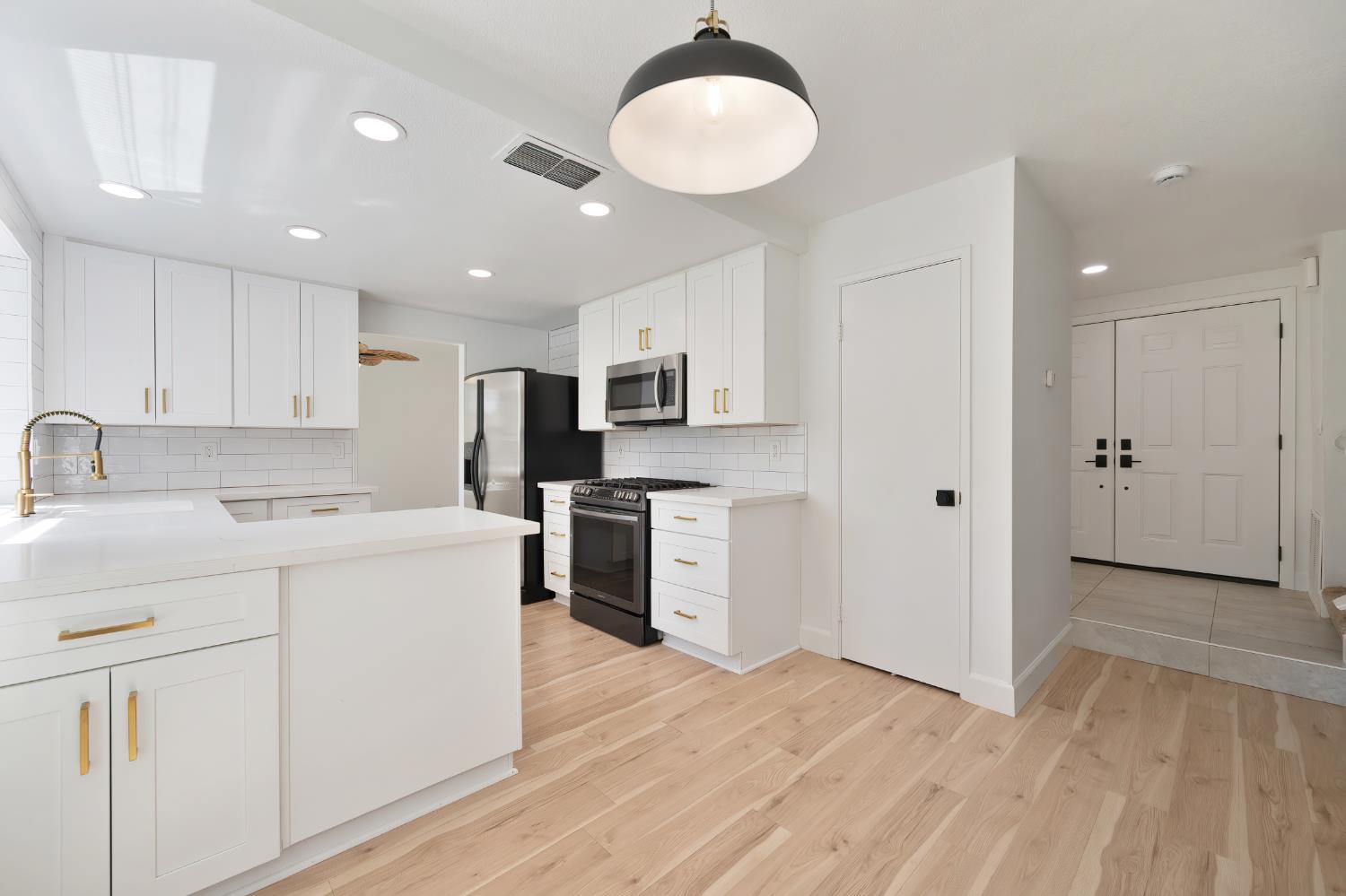 Coral Oak Way, Citrus Heights, California image 16