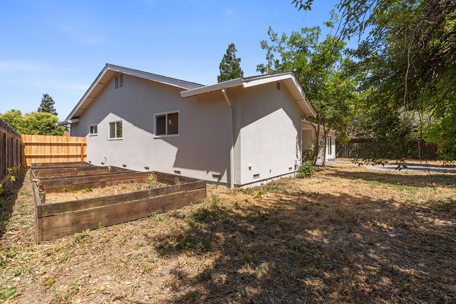 Norton Avenue, Modesto, California image 34
