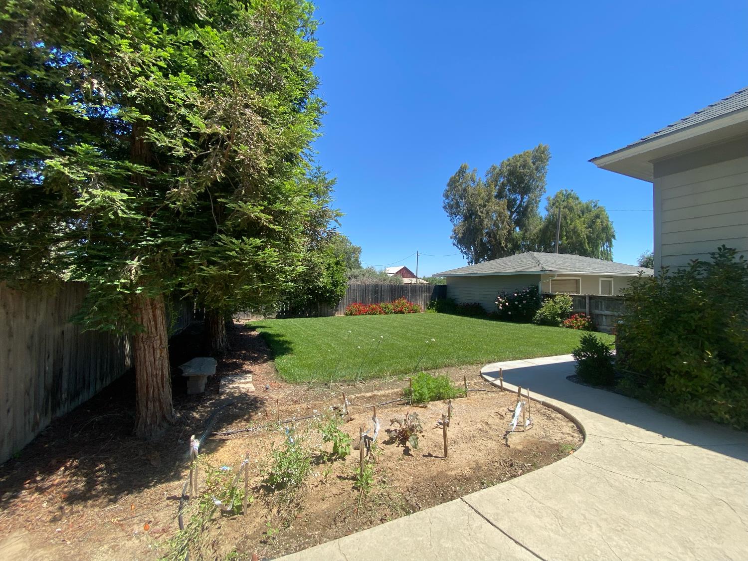Yosemite Boulevard, Modesto, California image 27