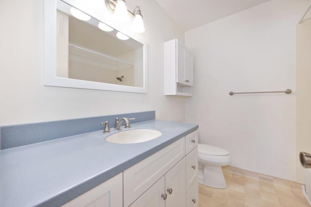 Photo #4: 225061030 Listing: Photo #4