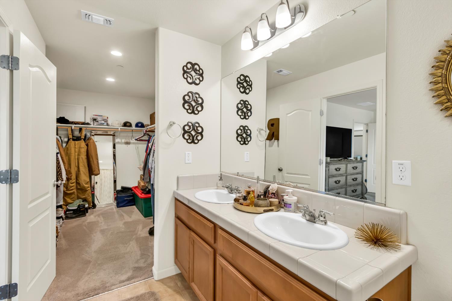 Sierra Bluff Street, Olivehurst, California image 28