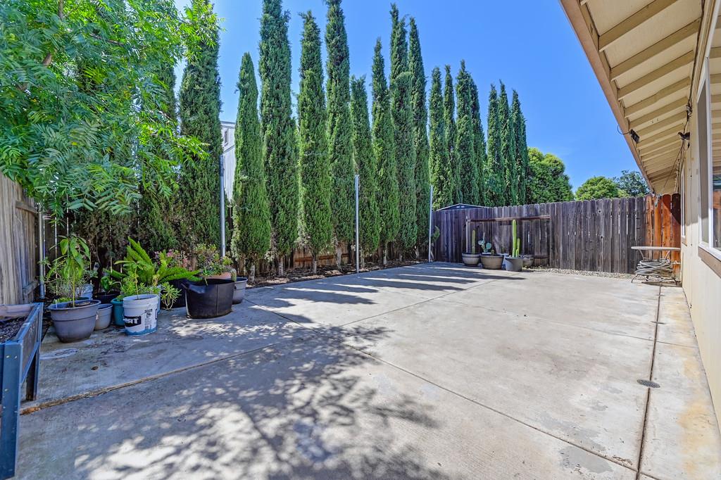 9350 Camada Court, Elk Grove, California image 17